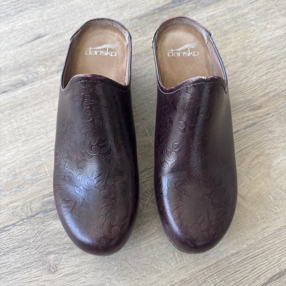 DANSKO Melody Mahogany Leather Tooled Slip On Clogs Shoes Size 38